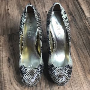 Bakers snake print platform high heels size 7